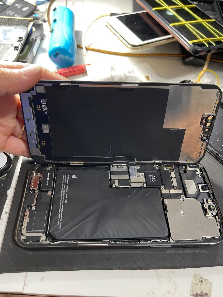 iPhone 13 Pro Max mất sóng, không nhận sim